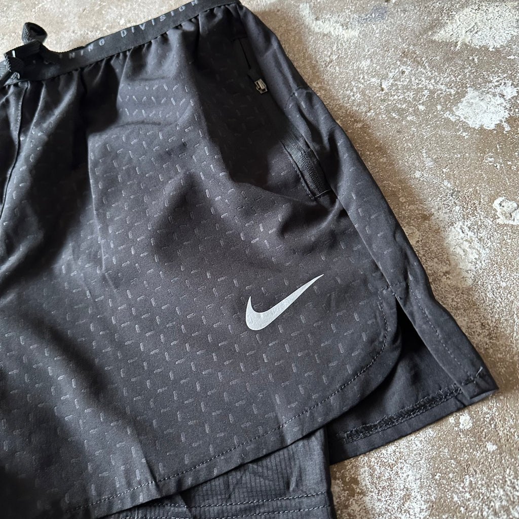 Nike Shorts - L
