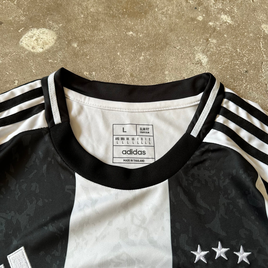 Adidas FC Juventus
Soccer team jersey - XL