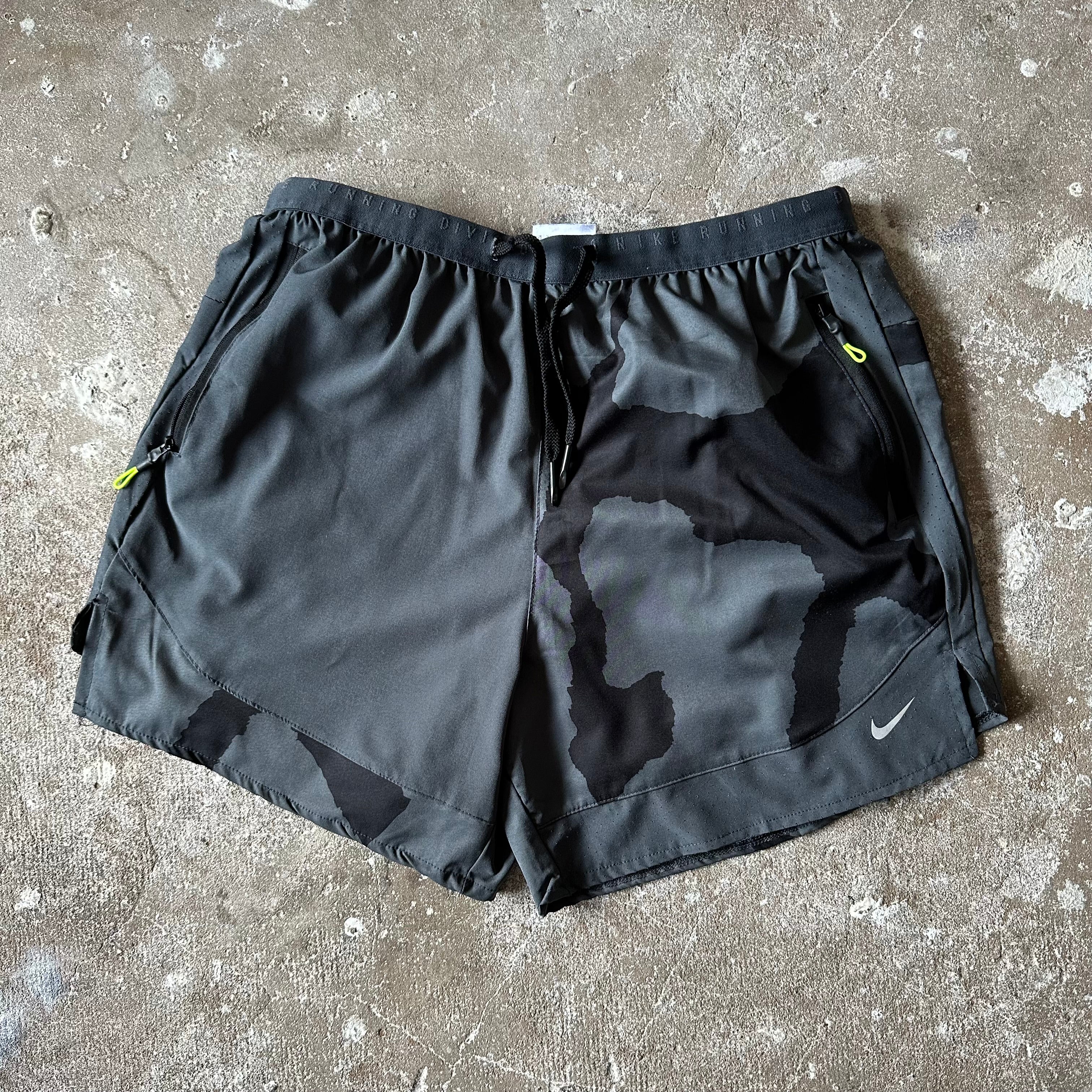 Nike Shorts - XL