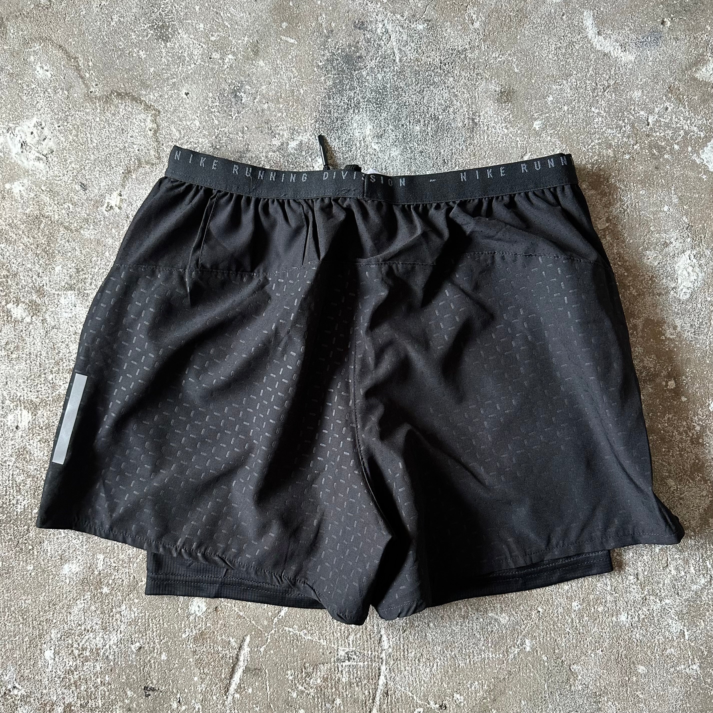 Nike Shorts - L