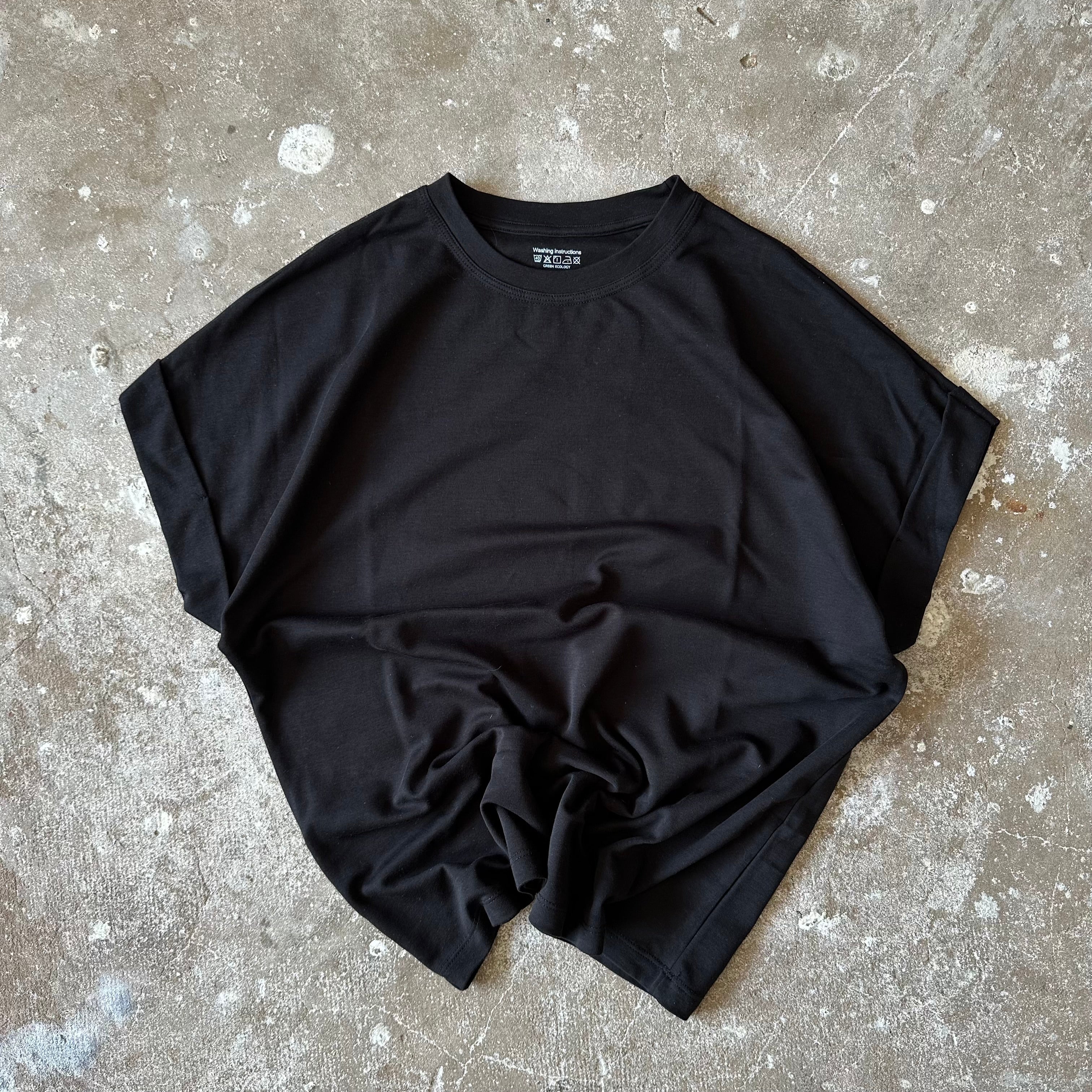 Plain Black Tshirt - L