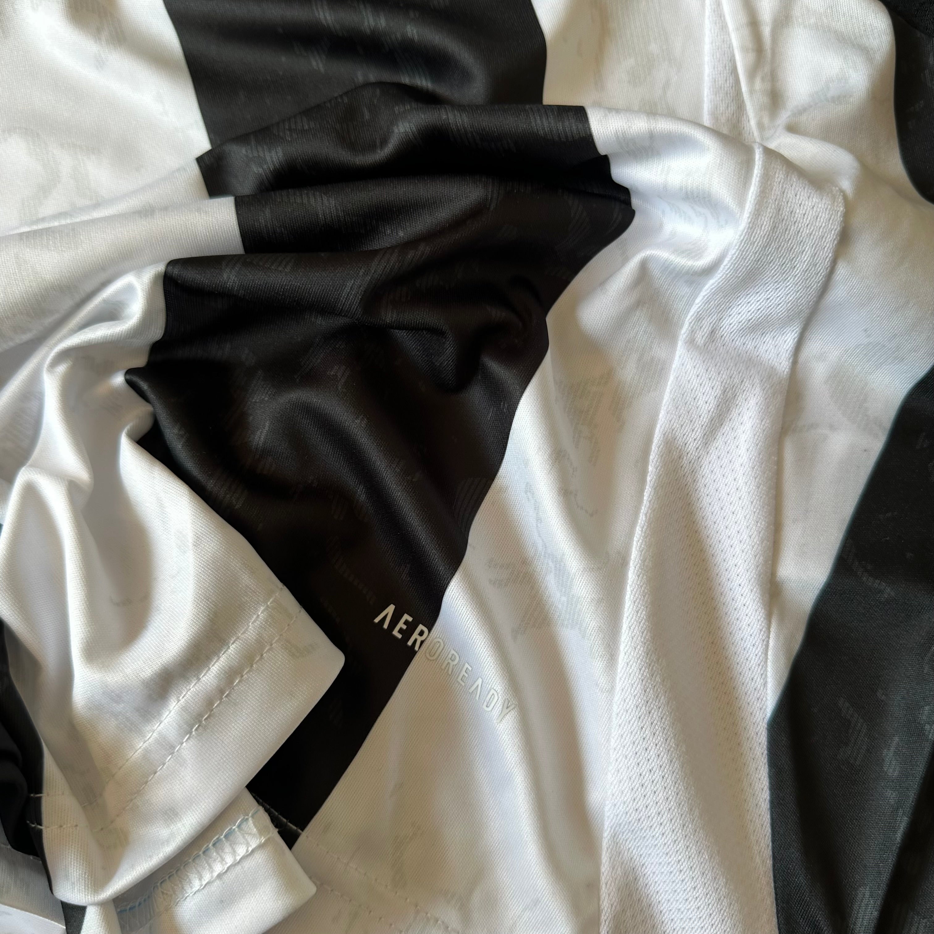 Adidas FC Juventus
Soccer team jersey - XL