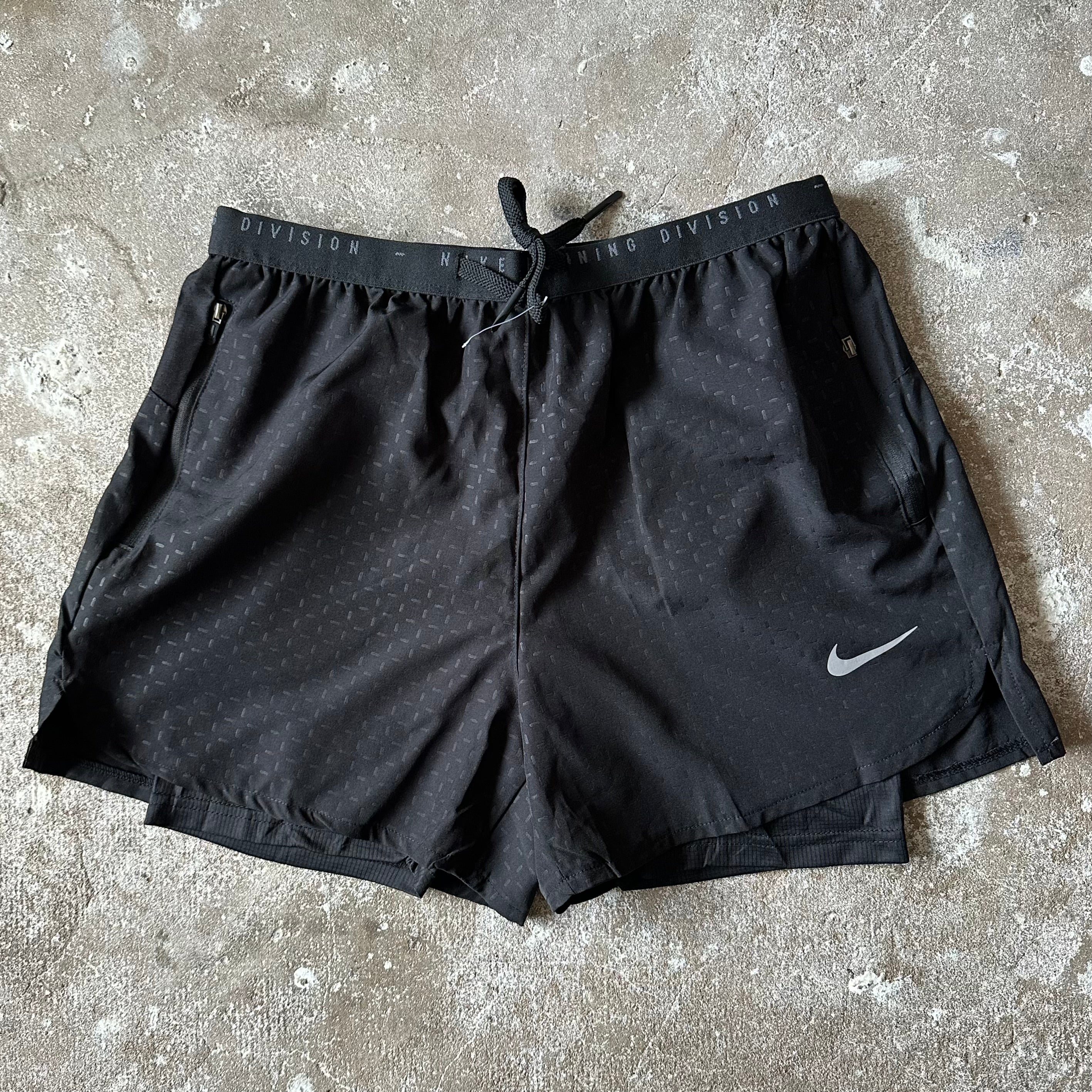 Nike Shorts - L