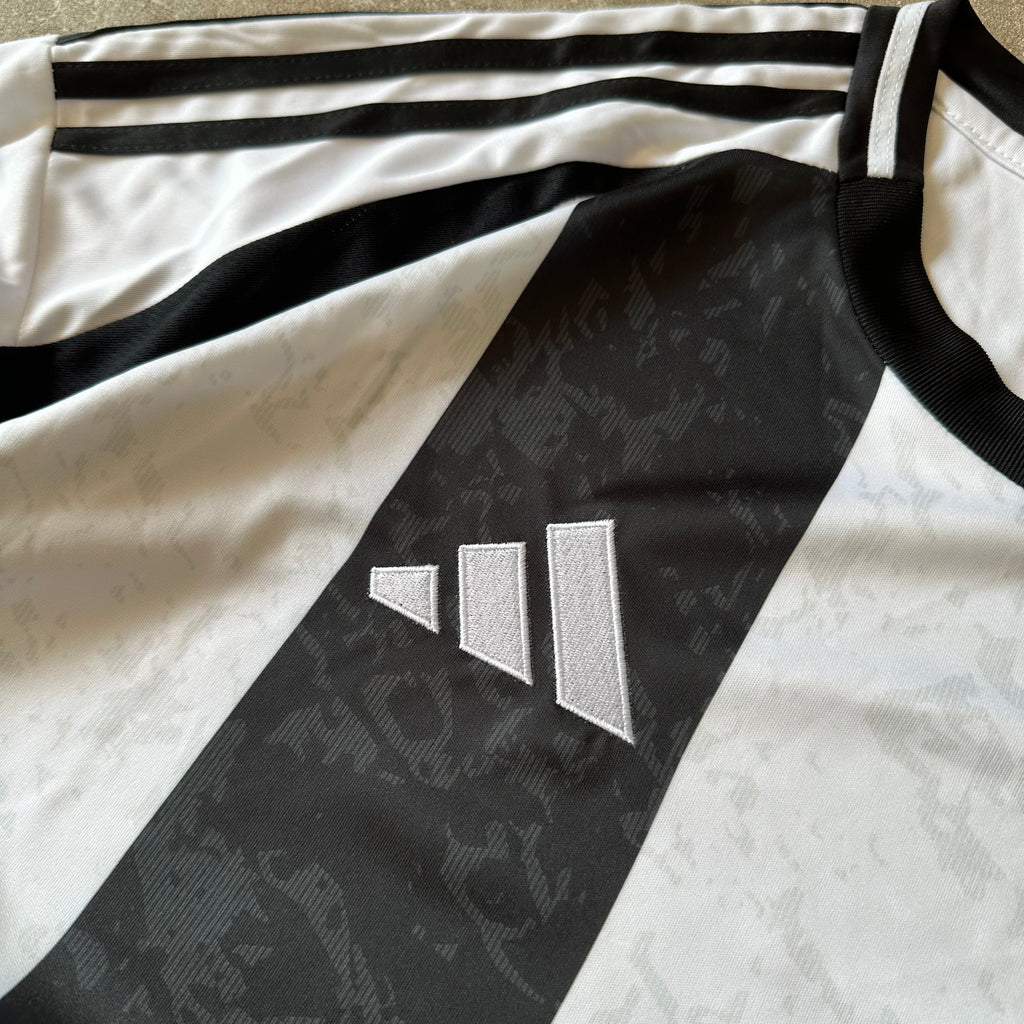 Adidas FC Juventus
Soccer team jersey - XL